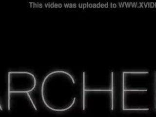 Arched&colon; painduv punapea penn panema on õlitatud x kõlblik film koos laz fyre